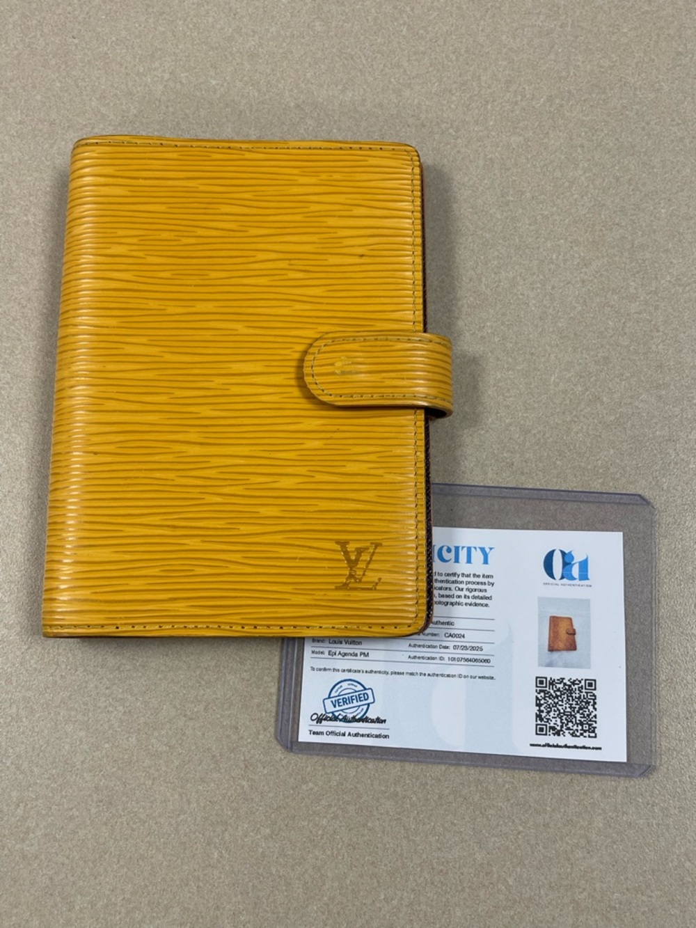 Louis Vuitton Epi PM 6-Ring Agenda Passport Holder in Yellow - Preowned - Picture 2 of 10